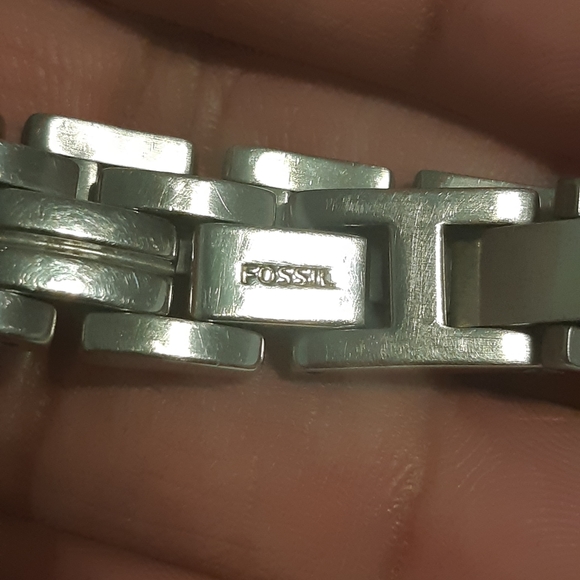 Vintage,  Ladies Fossil Watch, Silver Tone, 6" Long, - Picture 6 of 9